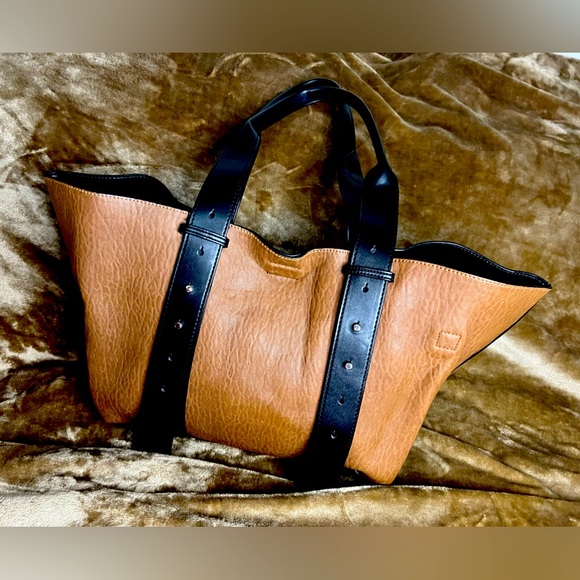 Calvin Klein Large Leather Jean Belted Tote with Clutch 👜✨ - Picture 10 of 14
